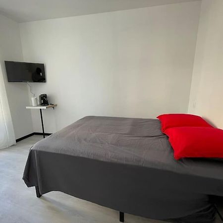 Studio A2 18M2 Cosy 5Minutes Gare Parking Gratuit Rue De La Mure Roanne Esterno foto